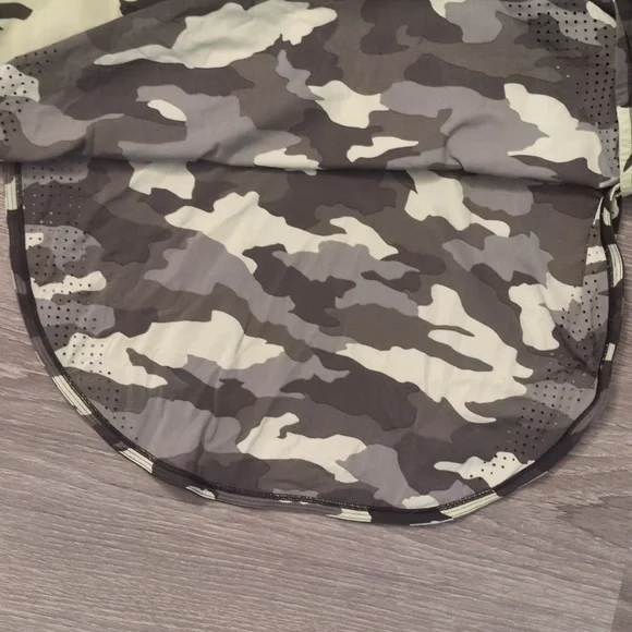 Lululemon UVP Run Short SleeveHeritage 365 Camo Crispin Green Multi size 12/14? - Picture 6 of 9